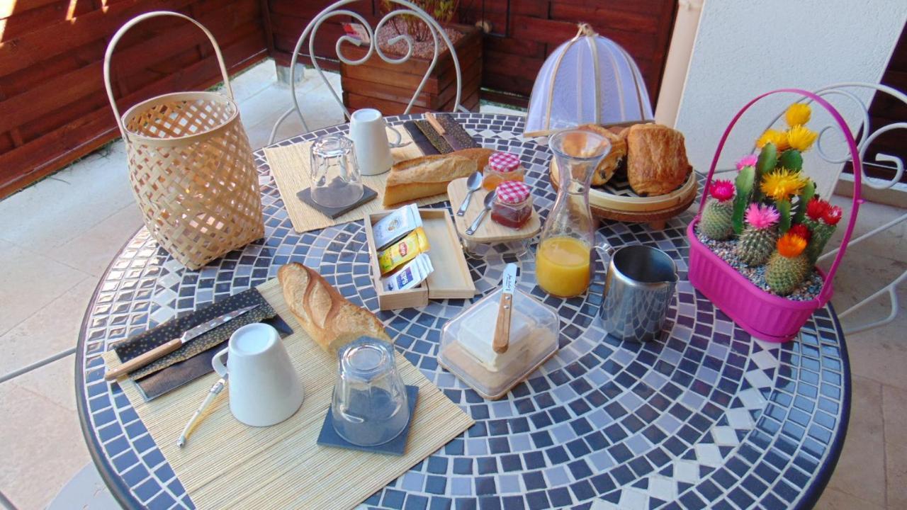 Au Coeur De L'eze Avec Jacuzzi Appartement La Tour-dʼAigues