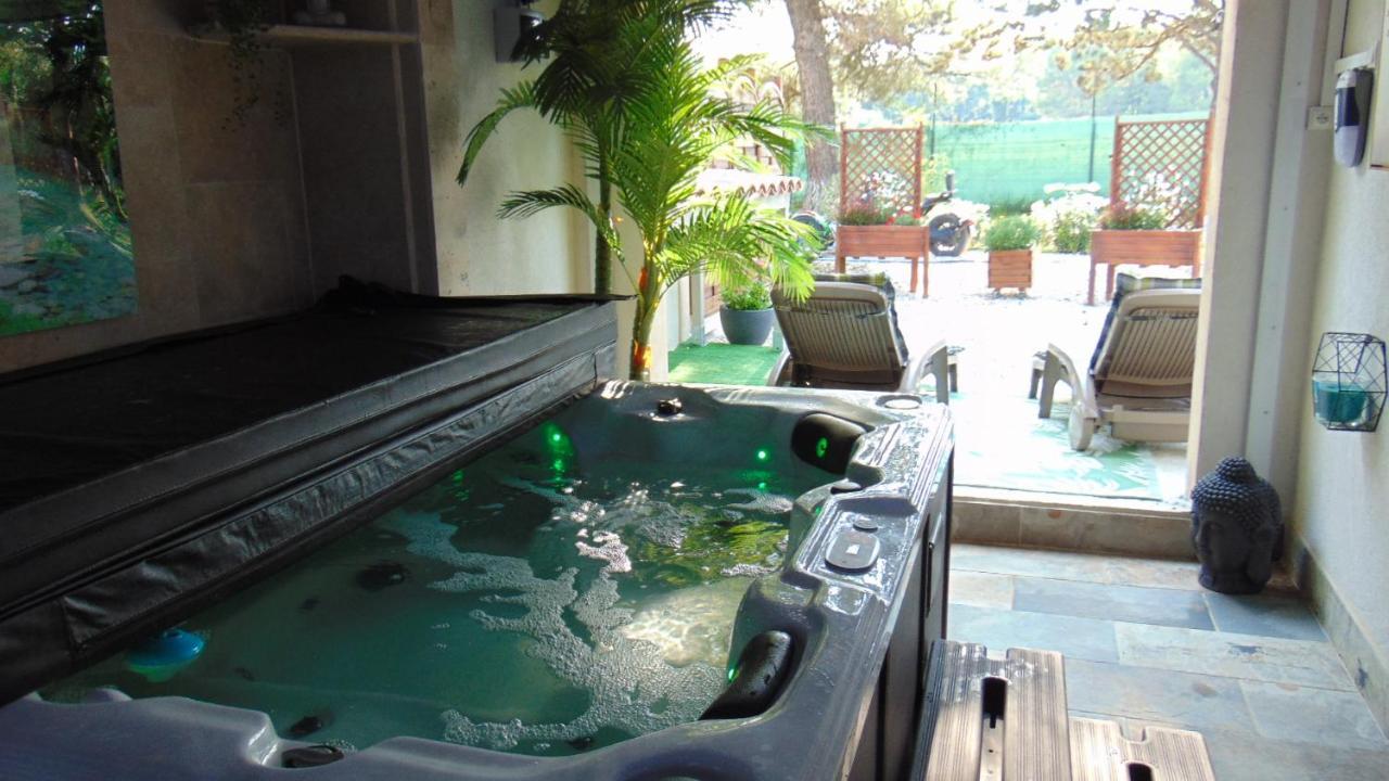 Au Coeur De L'eze Avec Jacuzzi
