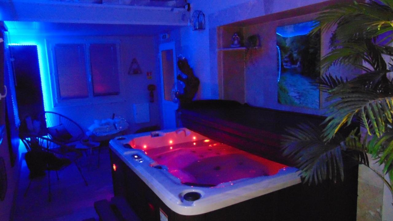 Au Coeur De L'eze Avec Jacuzzi La Tour-d'Aigues