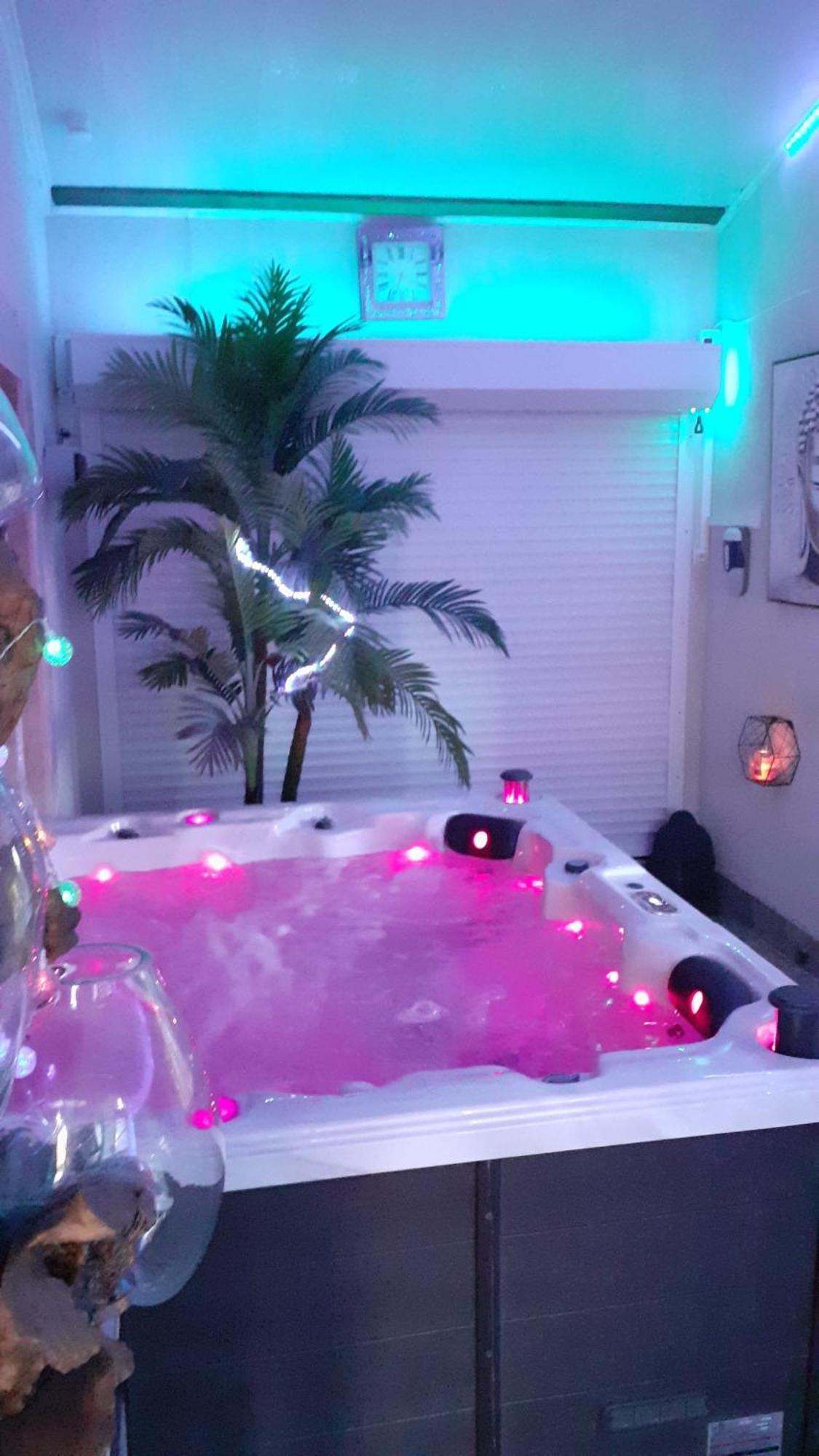 Apartment Au Coeur De L'eze Avec Jacuzzi